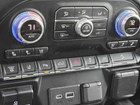 Used 2022 GMC Sierra 2500 Denali w/ Denali Ultimate Package image 10