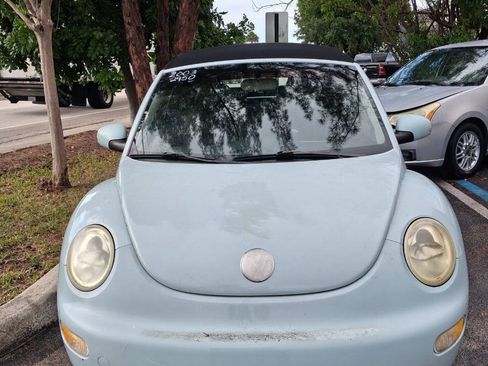 Used 2003 Volkswagen Beetle GLS FWD image 2