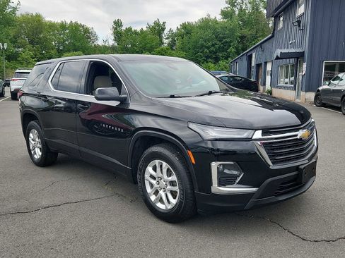Used 2023 Chevrolet Traverse LS FWD image 3