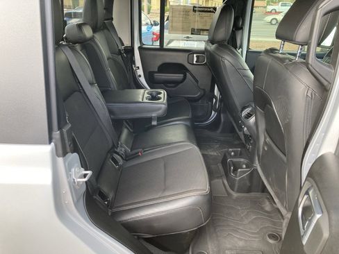 Used 2023 Jeep Gladiator Sport image 36