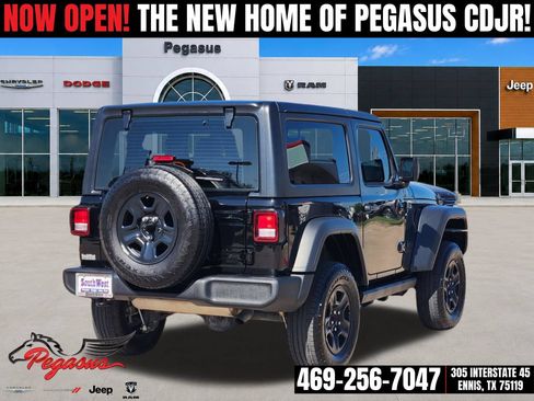 Used 2025 Jeep Wrangler Sport AWD/4WD image 5
