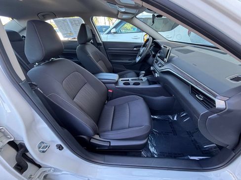 Used 2025 Nissan Altima 2.5 SV FWD image 27