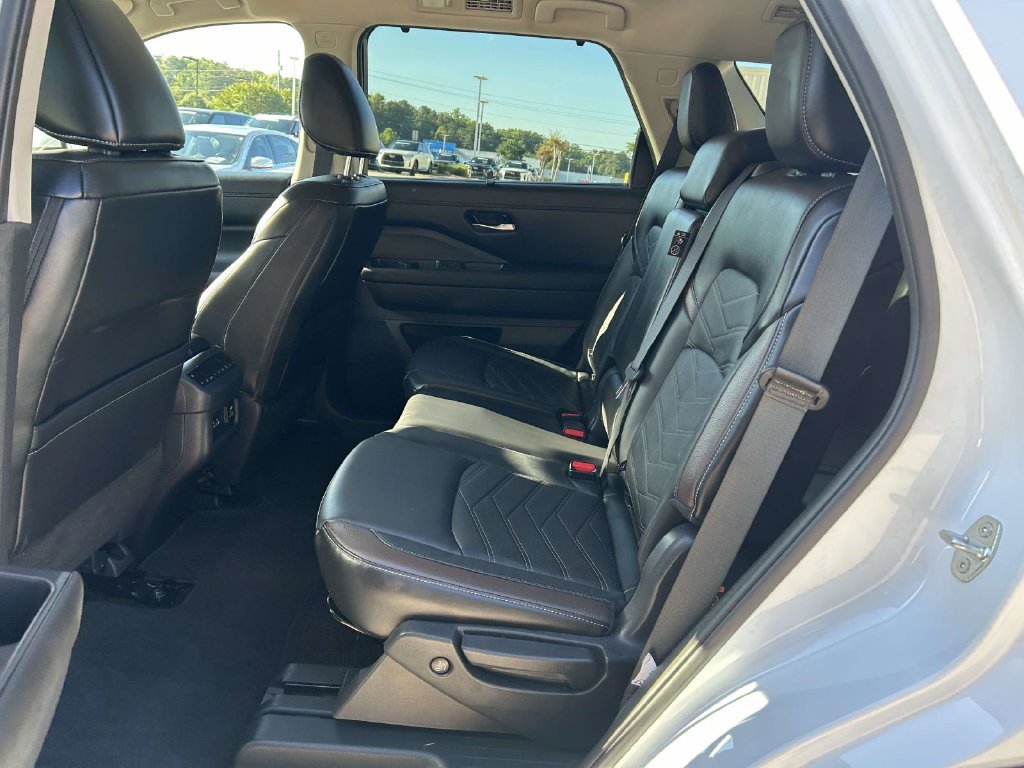 Used 2025 Nissan Pathfinder Platinum w/ Cargo Package FWD image 7