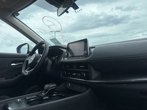 Certified 2023 Nissan Rogue SV FWD image 25