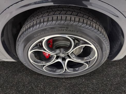 Used 2023 Alfa Romeo Stelvio Veloce image 9