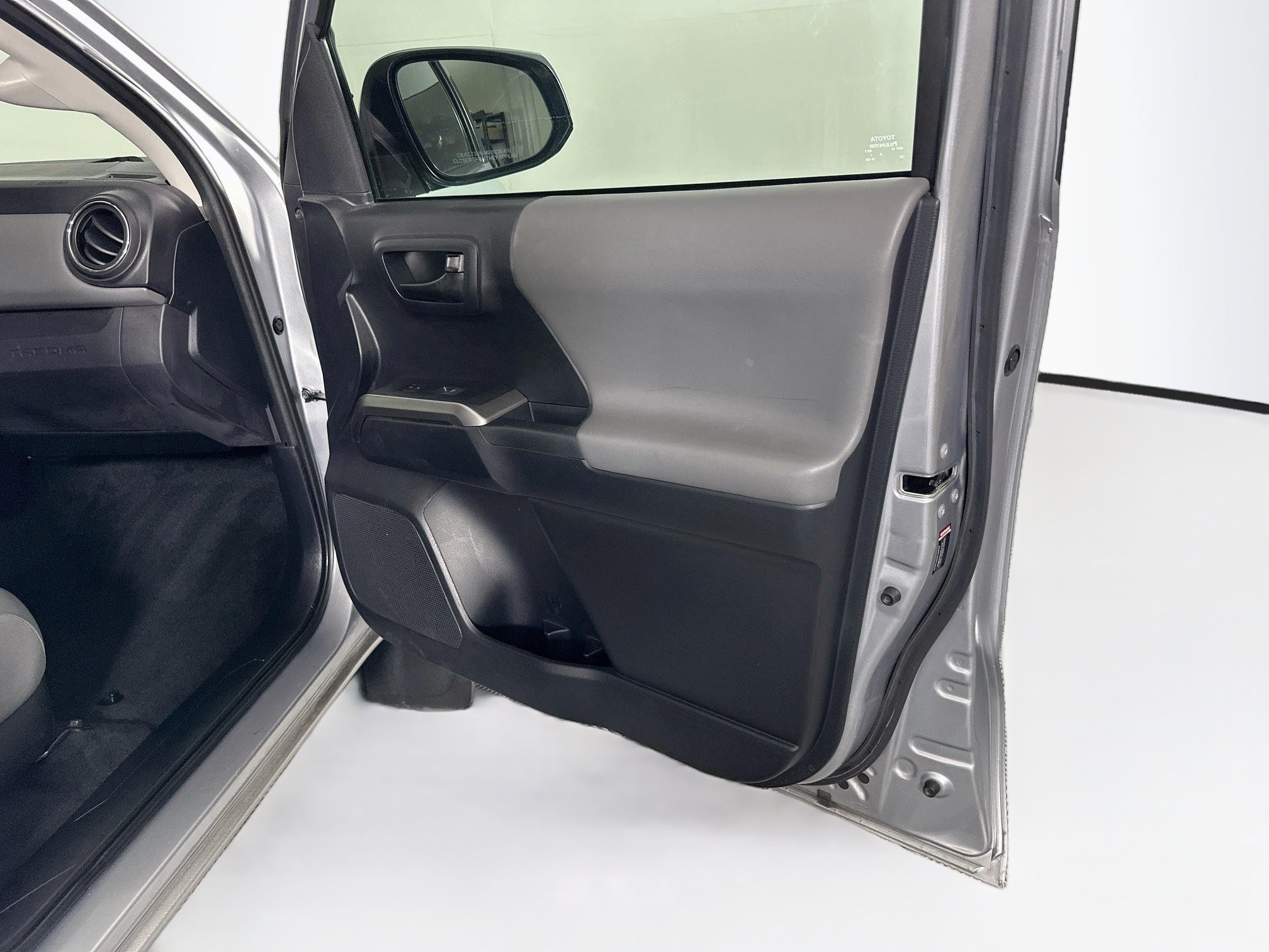 Used 2019 Toyota Tacoma SR5 RWD image 29