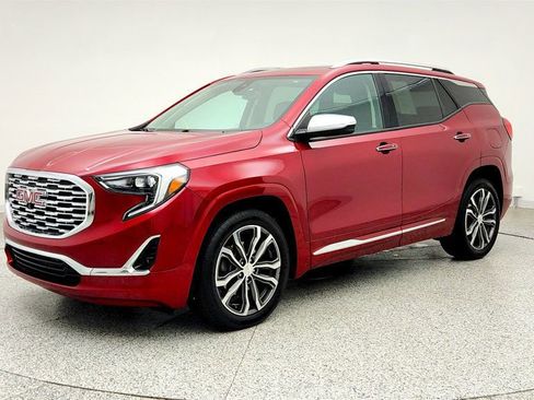 Used 2020 GMC Terrain Denali w/ Denali Premium Package FWD image 1