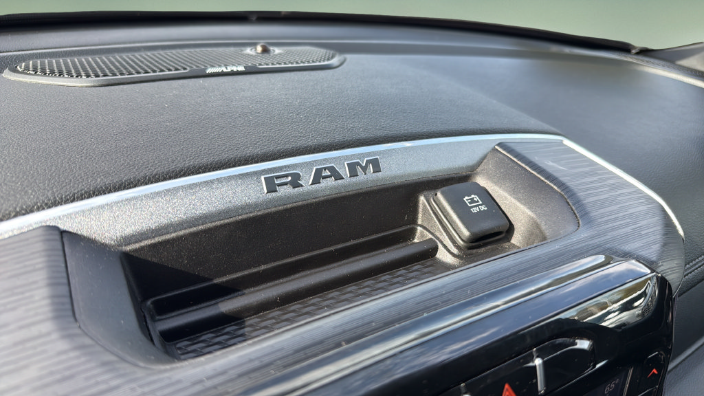 Used 2023 RAM 1500 Laramie AWD/4WD image 28