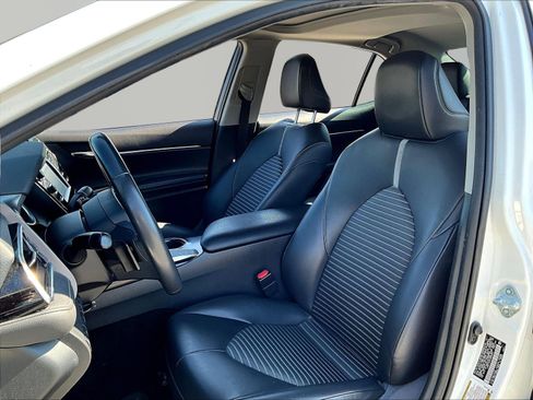 Used 2018 Toyota Camry SE w/ Moonroof Package FWD image 21