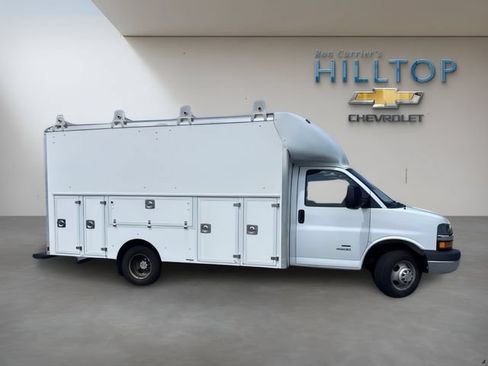 Used 2021 Chevrolet Express 4500 w/ Power Convenience Package RWD image 3