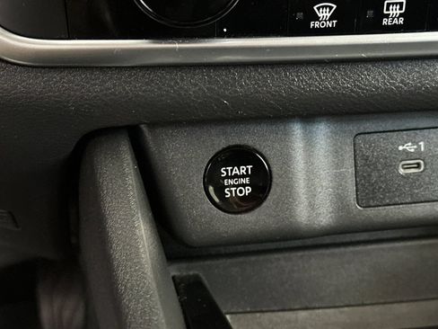 Used 2024 Nissan Rogue SV AWD/4WD image 29