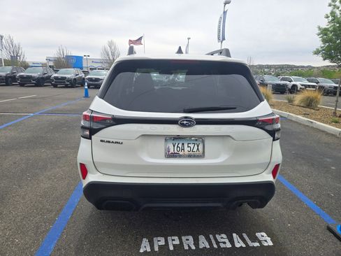 Used 2025 Subaru Forester Premium w/ Convenience Package #2 image 5