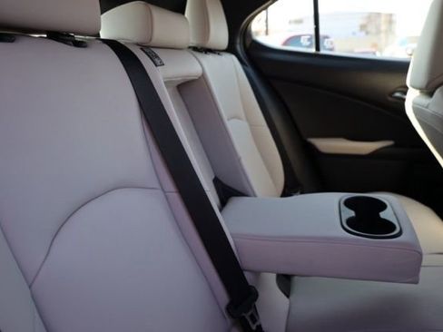 Used 2024 Lexus UX 250h F Sport image 37