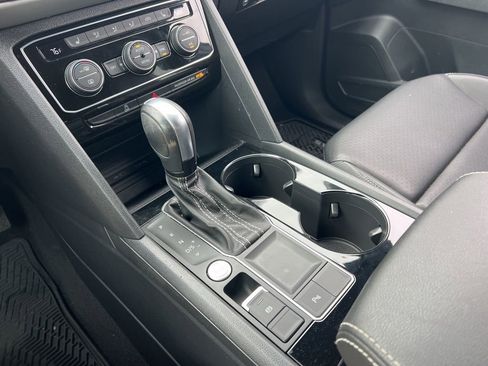 Used 2023 Volkswagen Atlas Cross Sport SE image 19