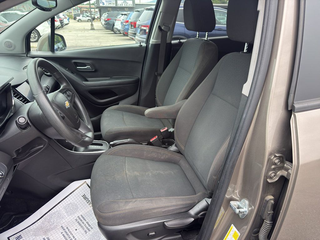 Used 2022 Chevrolet Trax LS w/ Tint and Cruise Package AWD/4WD image 14
