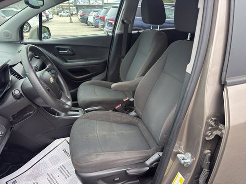 Used 2022 Chevrolet Trax LS w/ Tint and Cruise Package AWD/4WD image 14