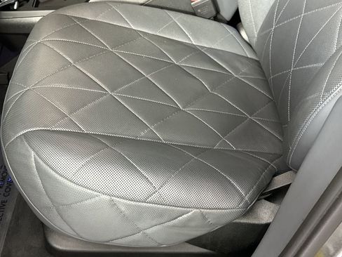 Used 2022 BMW iX xDrive50 w/ Premium Package image 16