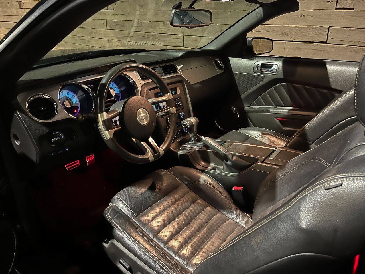 Used 2010 Ford Mustang Convertible RWD image 9