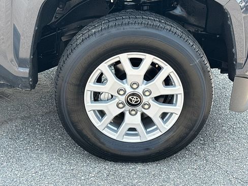 Used 2024 Toyota Tacoma SR5 AWD/4WD image 12