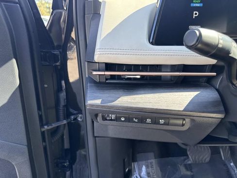 Certified 2023 Nissan Ariya AWD image 31