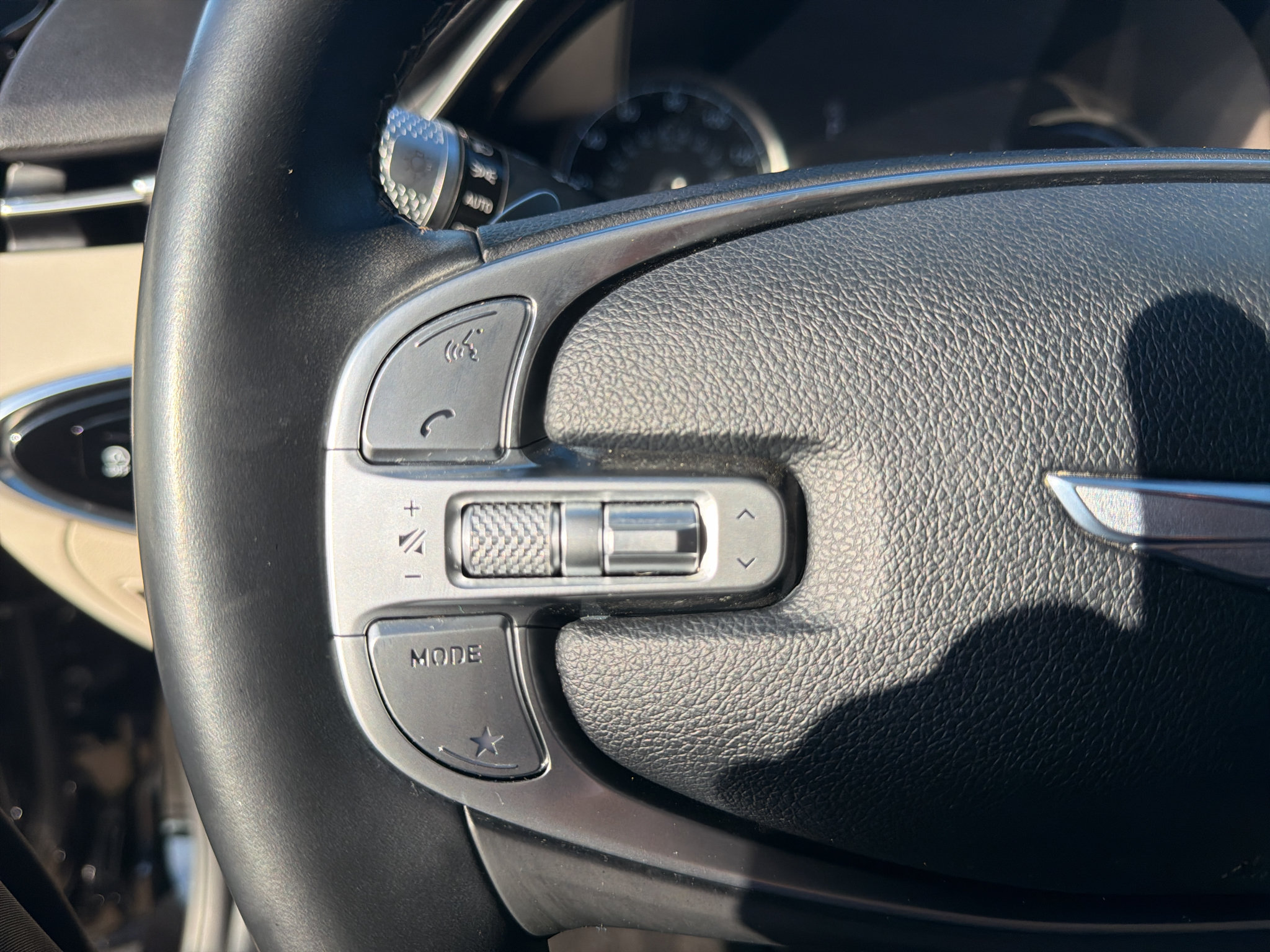 Used 2024 Genesis GV70 2.5T AWD/4WD image 19