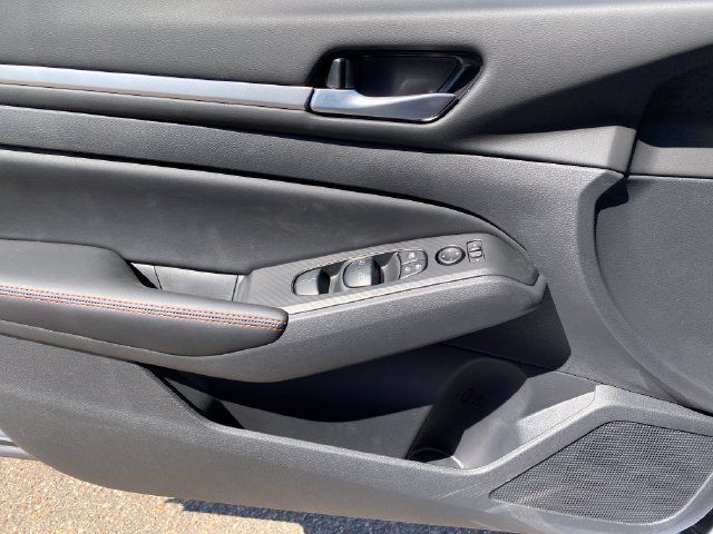 New 2026 Nissan Altima 2.5 SR AWD/4WD image 14