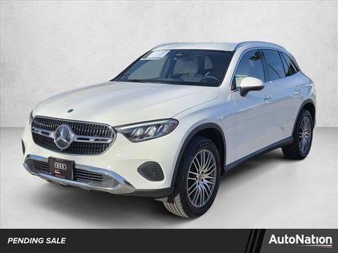 Used 2025 Mercedes-Benz GLC 300 4MATIC image 1