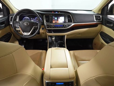 Used 2018 Toyota Highlander Limited Platinum w/ Carpet Mat Package (TMS) image 11