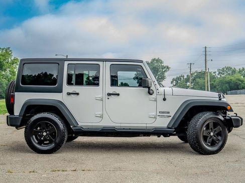 Used 2018 Jeep Wrangler Unlimited Sport S AWD/4WD image 2