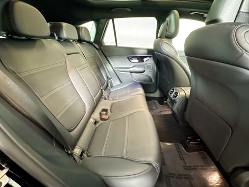 Used 2023 Mercedes-Benz GLC 300 4MATIC image 25
