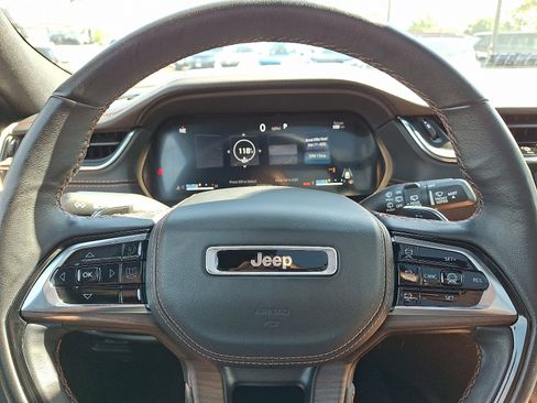 Used 2022 Jeep Grand Cherokee Summit AWD/4WD image 19