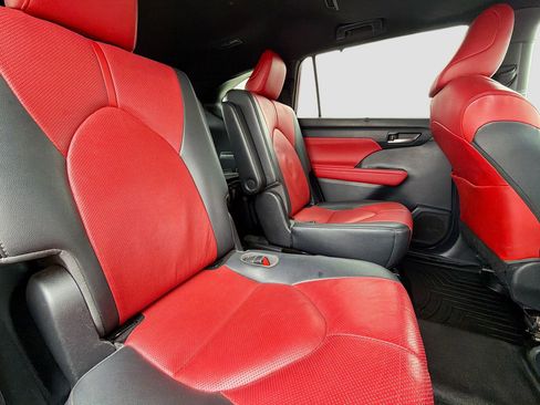 Used 2021 Toyota Highlander XSE FWD image 28