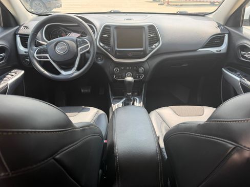 Used 2018 Jeep Cherokee Latitude Plus FWD image 24