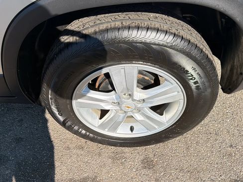 Used 2019 Chevrolet Trax LT w/ LT Convenience Package FWD image 9