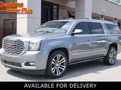 Used 2019 GMC Yukon XL Denali w/ Denali Ultimate Package AWD/4WD image 1