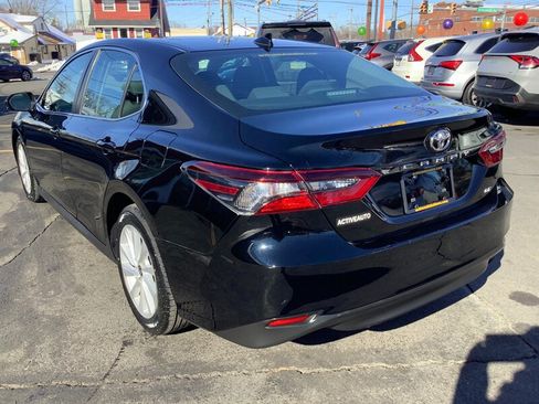 Used 2022 Toyota Camry LE FWD image 11