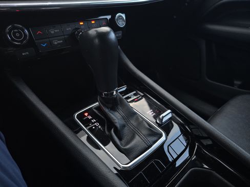 Used 2023 Jeep Compass Limited image 19