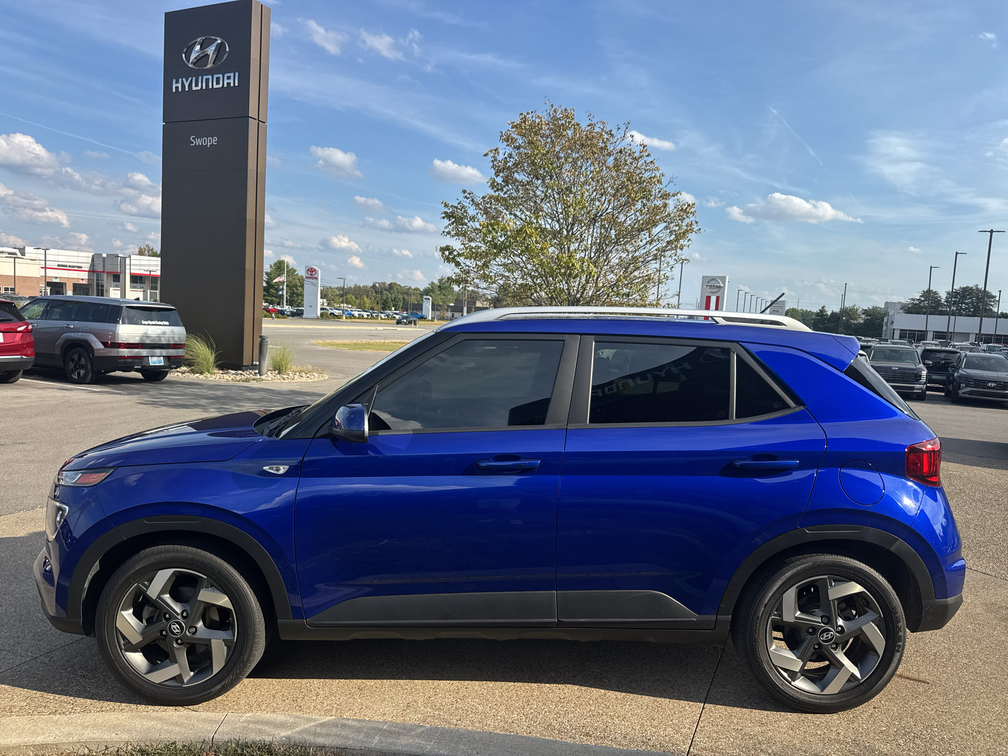 Used 2024 Hyundai Venue SEL FWD image 8