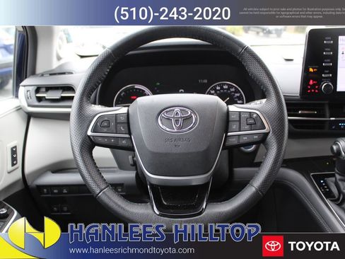 Used 2021 Toyota Sienna Limited image 20