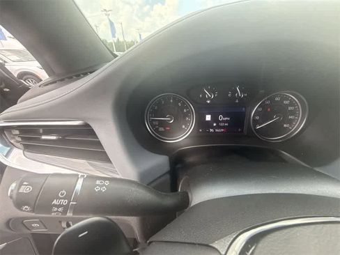 Used 2023 Buick Enclave Essence image 28