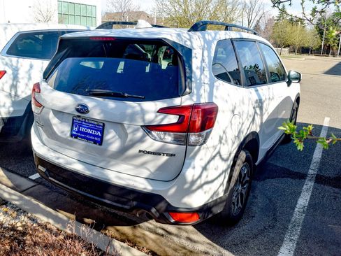 Used 2021 Subaru Forester Premium image 16