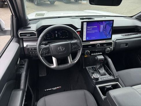 Certified 2024 Toyota Tacoma TRD Off-Road w/ TRD Off Road Upgrade Package AWD/4WD image 18