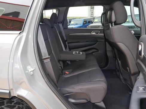 Used 2020 Jeep Grand Cherokee Laredo image 28