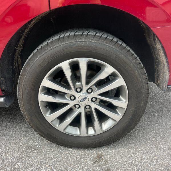 Used 2018 Ford Expedition Limited w/ Equipment Group 301A RWD image 7