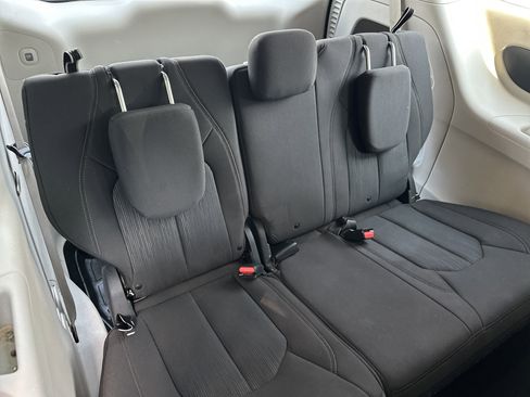 Used 2020 Chrysler Pacifica Touring image 19