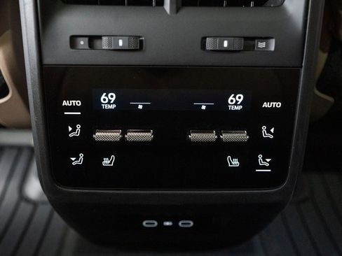 Used 2025 Porsche Macan Electric image 37