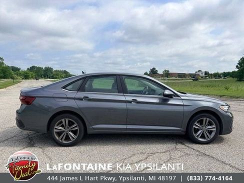 Used 2024 Volkswagen Jetta SE FWD image 6