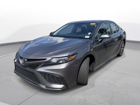 Used 2024 Toyota Camry SE w/ Cold Weather Package FWD image 2
