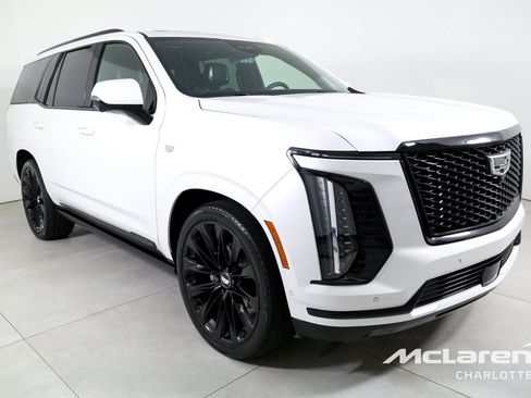 Used 2025 Cadillac Escalade Sport Platinum w/ LPO, ONYX Package AWD/4WD image 3