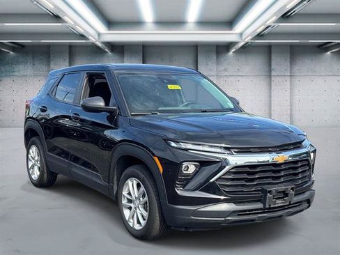 Used 2024 Chevrolet TrailBlazer LS w/ LS Convenience Package AWD/4WD image 3
